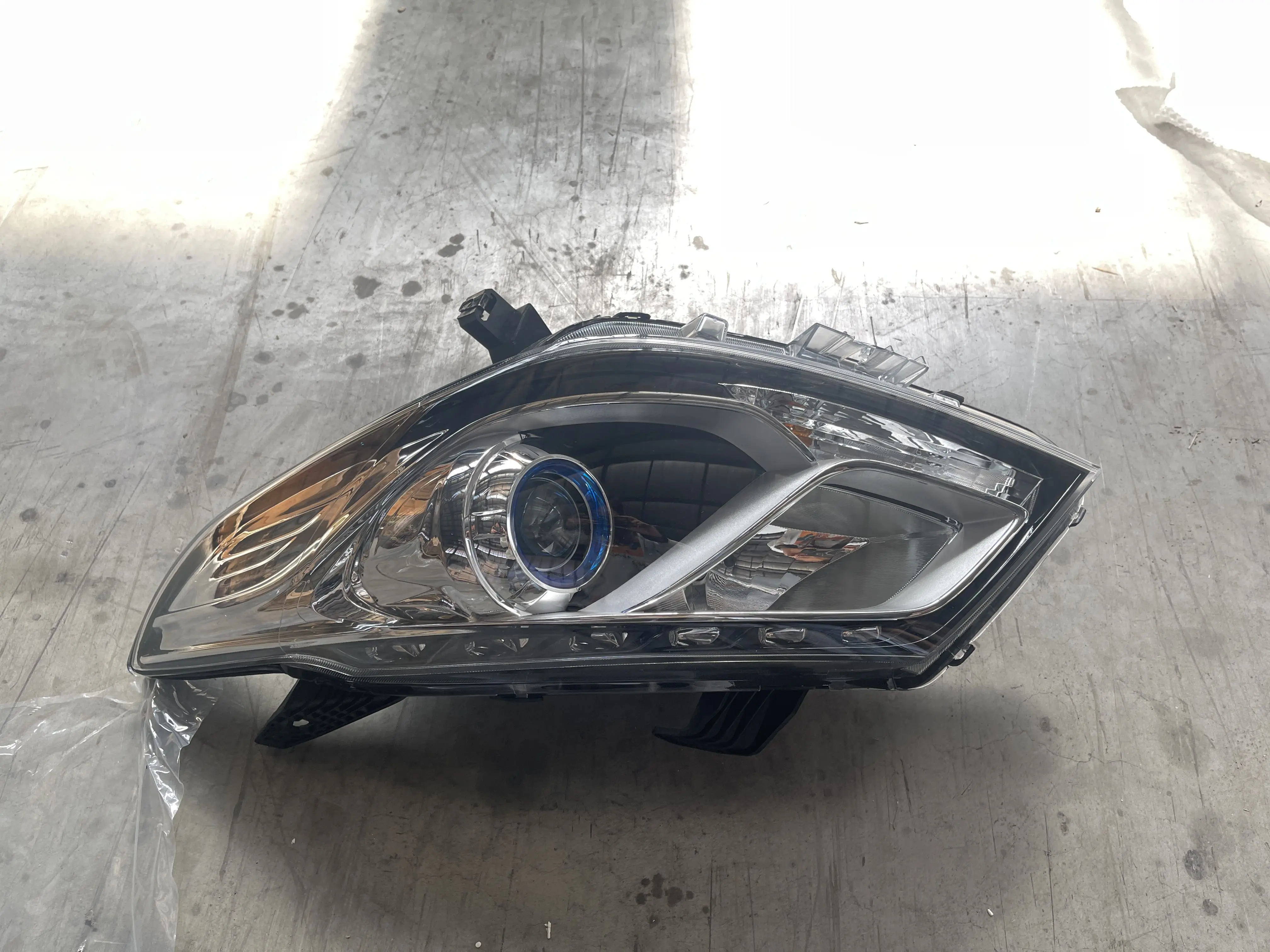 #C00056663 High Brightness Original Offical Genuine Auto Body Parts MAXUS Car Front Combination Head Lamp/Headlight factory