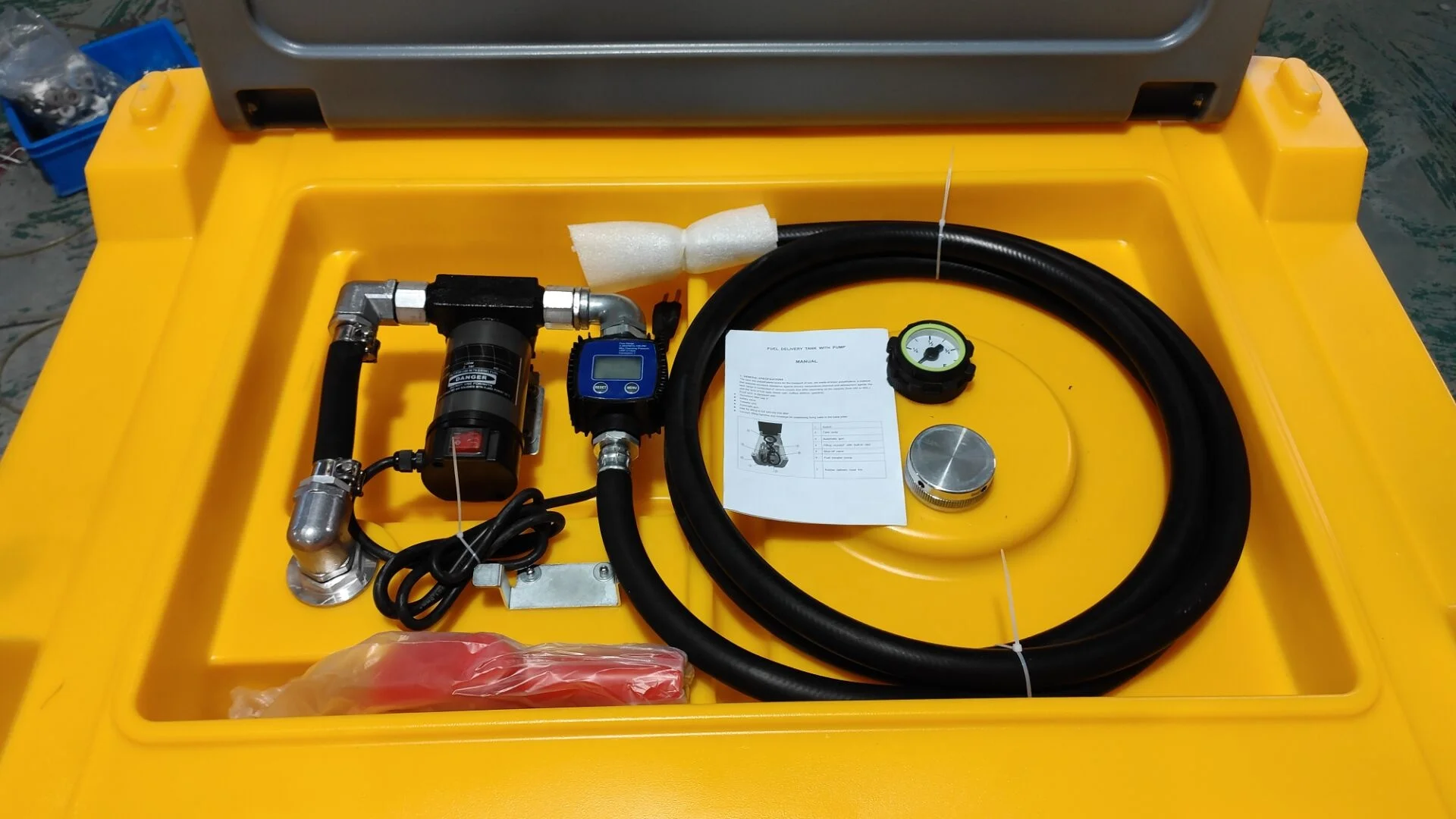 Автоматический портативный пластиковый дизельный/бензиновый топливный бак с насосом 240