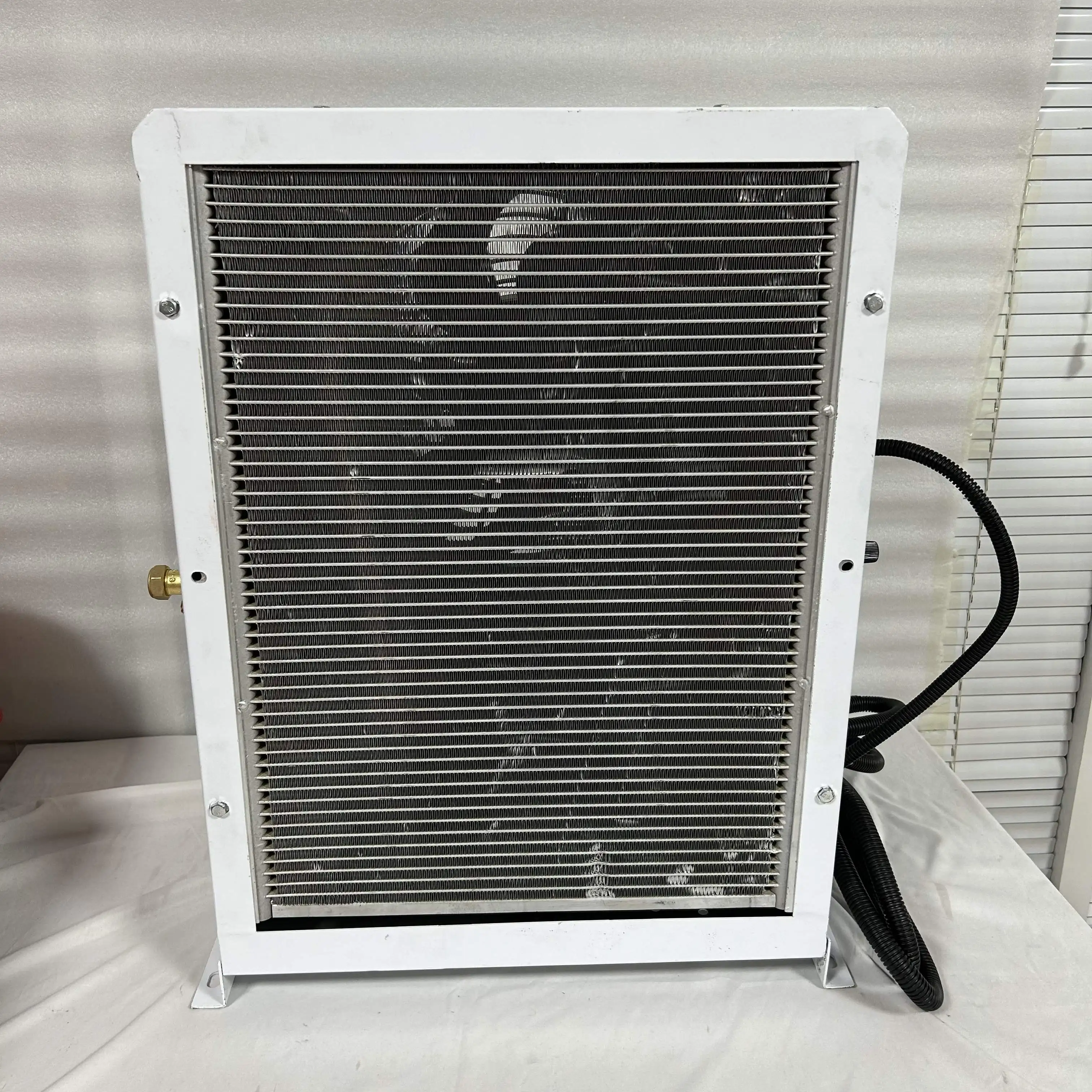 分割式DC電動エアコン 12ストローク 24V キャブクーラー ラジエーター