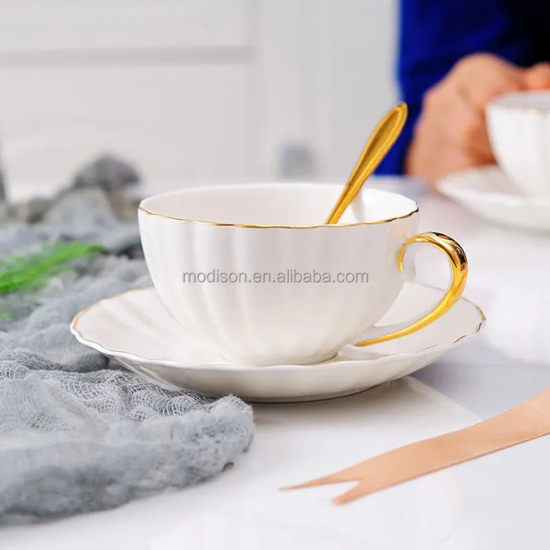 Modern Porcelain Coffee Cup And Saucer Chrysanthemum Shape White Ceramic Tea Cup Set