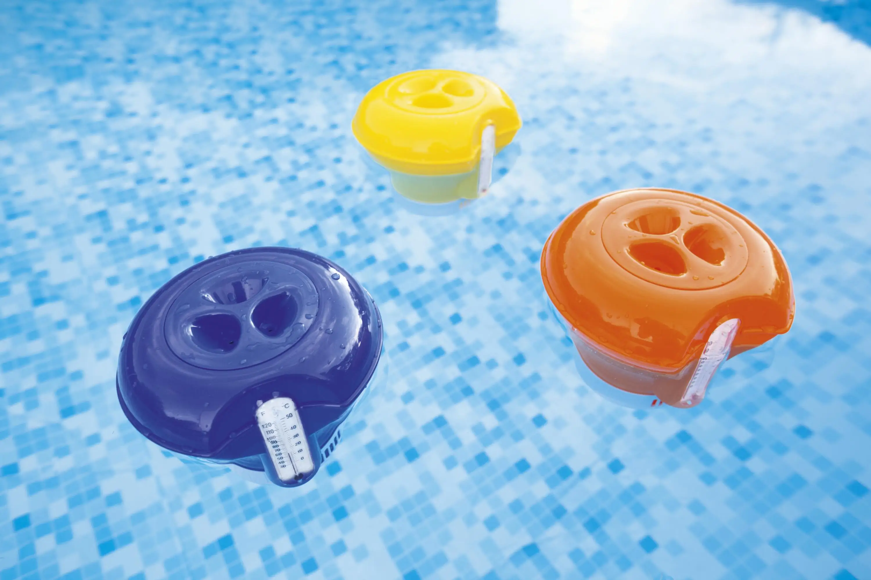 Standard Bestway Flowclear 58209 Premium Floating ABS Material Swimming Pool Chemical Dispenser Pool Temperature Detector