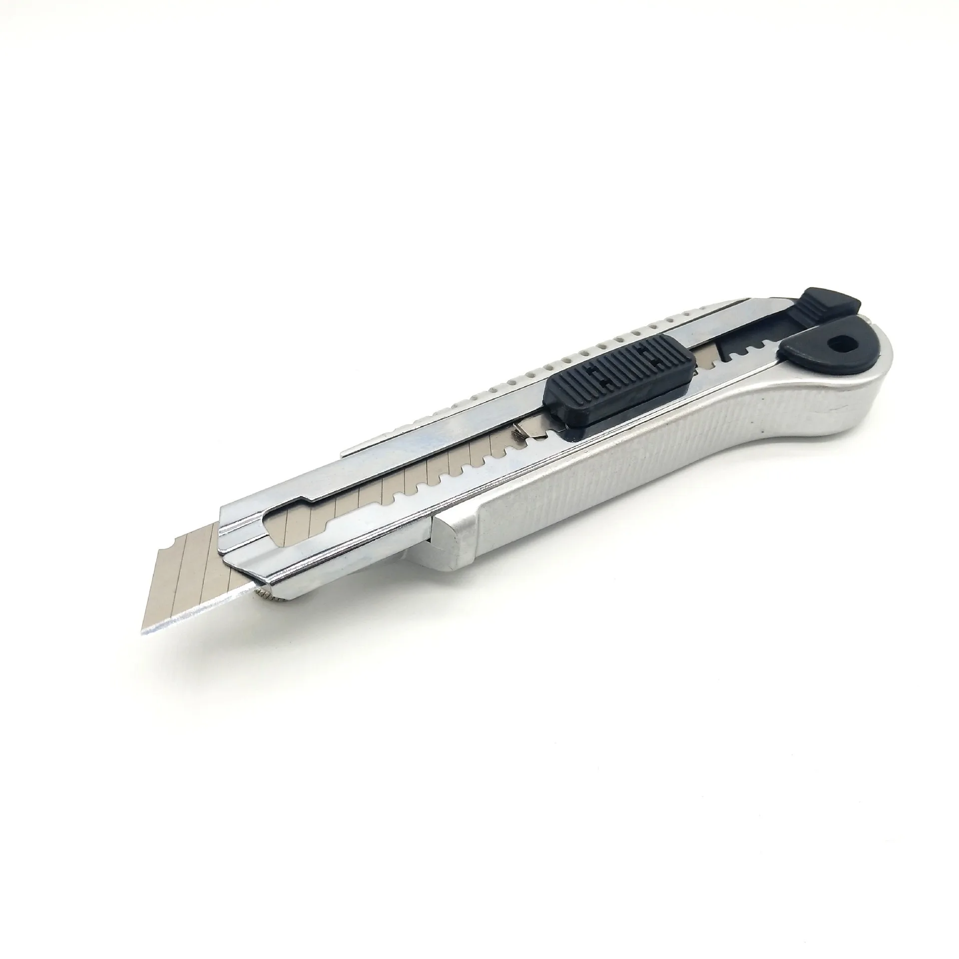 Выдвижной нож-резак 9 мм 18