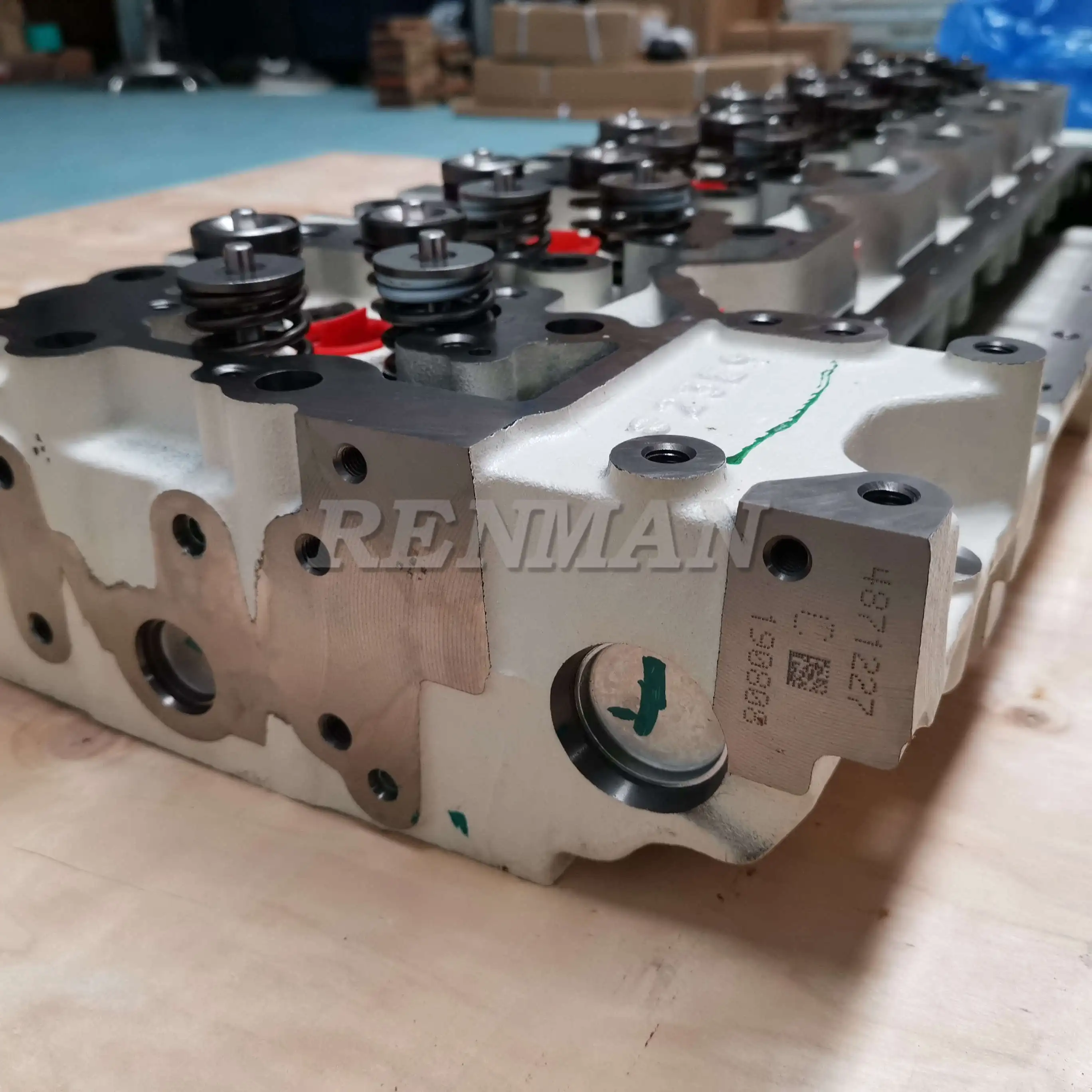 Cummins QSL9 engine Cylinder Head Assembly 4908403 5404060 5529522 