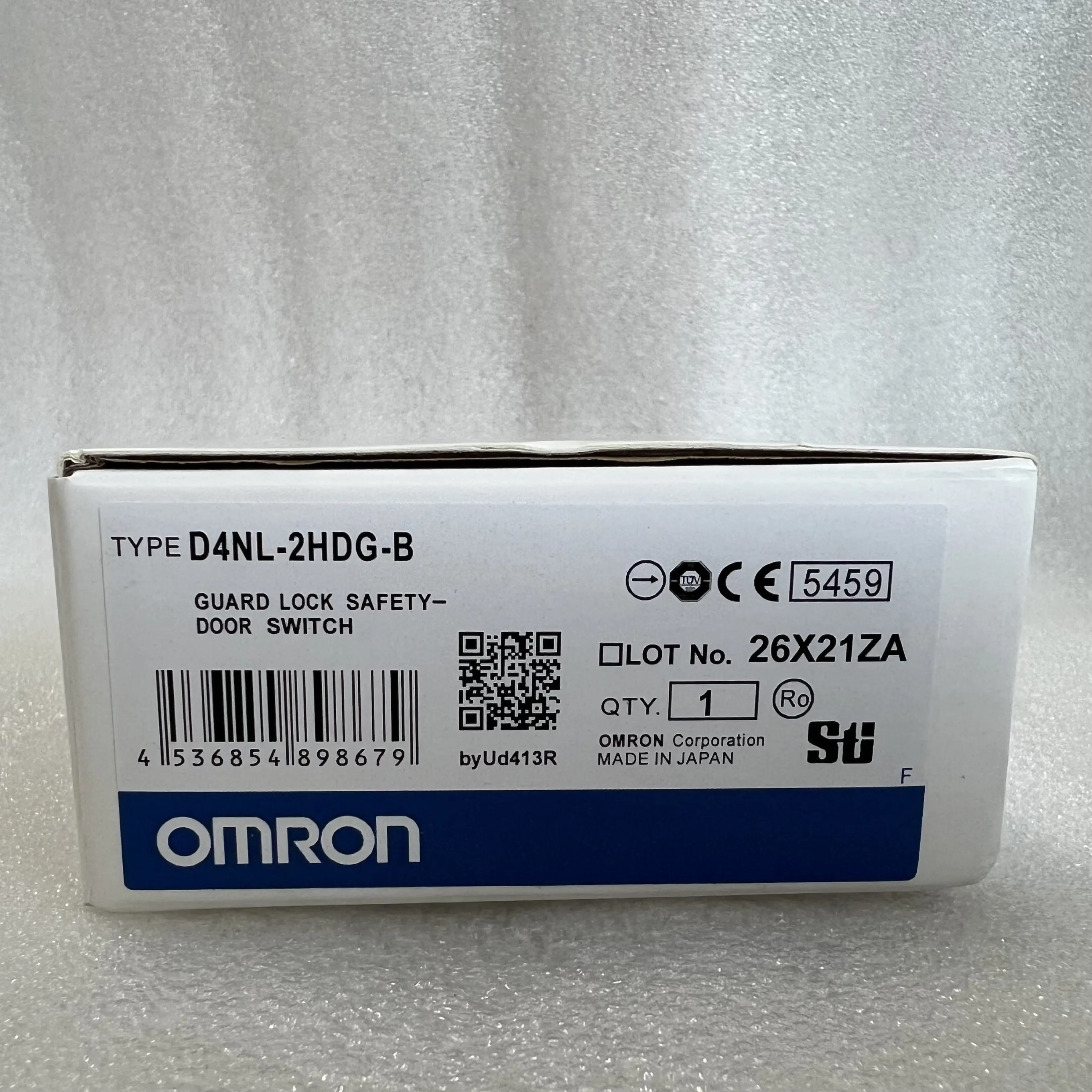 Omron Guard Lock Safety-Door Switch D4NL-2HDG-B