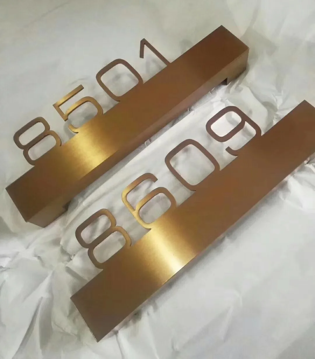 Китайская Заводская поставка индивидуальный номер дома и 3d металлические буквы из нержавеющей стали знак светодиодная дверная табличка для отеля