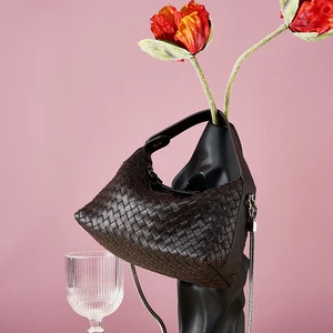 Manufacturer Wholesale Custom Retro Women's Top Grade Leather Handbags High-quality Sheepskin Shoulder Bag Woven Bags for Ladies