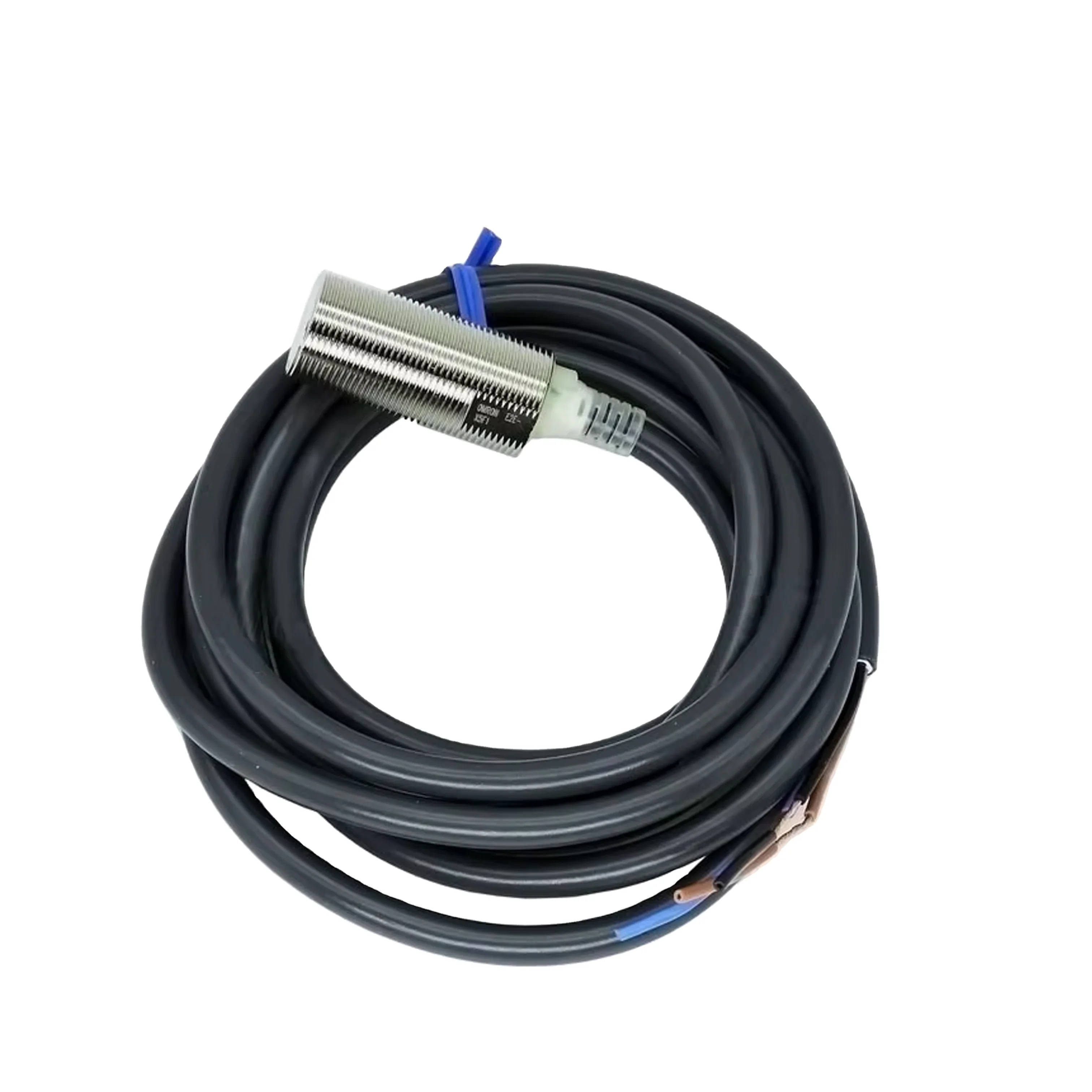 New Original Omron E2B series inductive proximity sensor. M12 size, 5mm sensing distance, NPN output, M12 connector, 12–24V DC, IP67 protection. For metal object detection, positioning and counting in automation machinery, stable and reliable in harsh ind