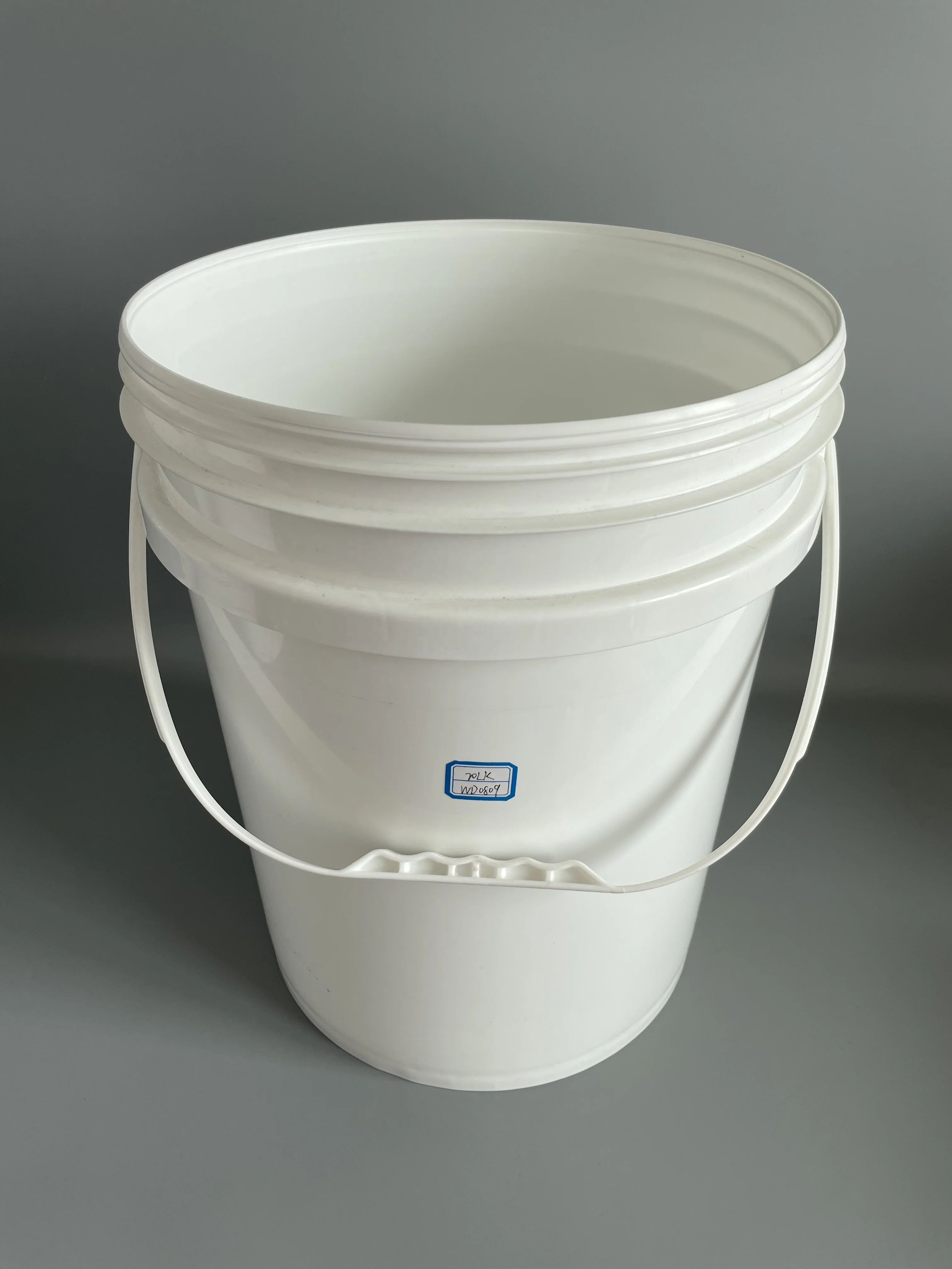 20L Plastic Bucket with Spout Round Lubricant Engine Oil Bucket