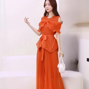 Women's Casual Plus-size Set - a Two-piece Outfit Consisting of a Shirt and Pants with an Elegant Pleated Design