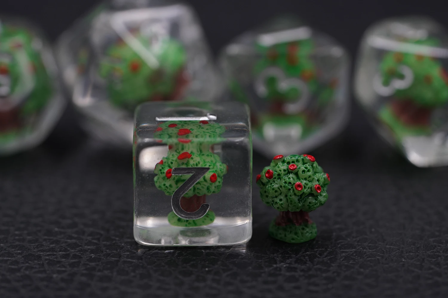 New Round Corner Dnd Dice Set Handmade Role Playing Apple Tree Inclusion Transparent Soft Edge Polyhedron Dice supplier