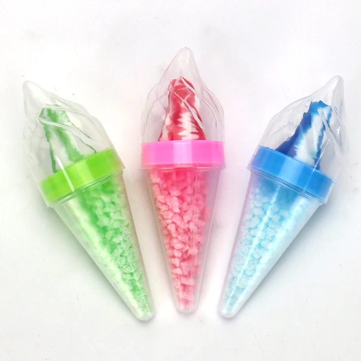 Lollipop with powder