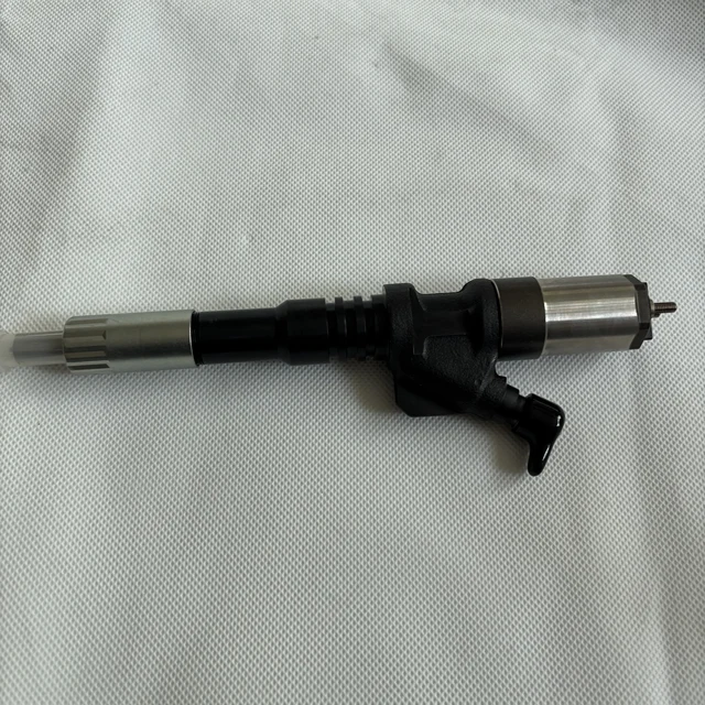 SAA6D125E-3 6D125E-3 Engine Fuel Injector PC400-7 PC450-7 D65PX 095000-1211 Construction Machinery Excavator Parts 6256113300
