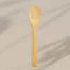 Cuchara de madera de tres líneas.