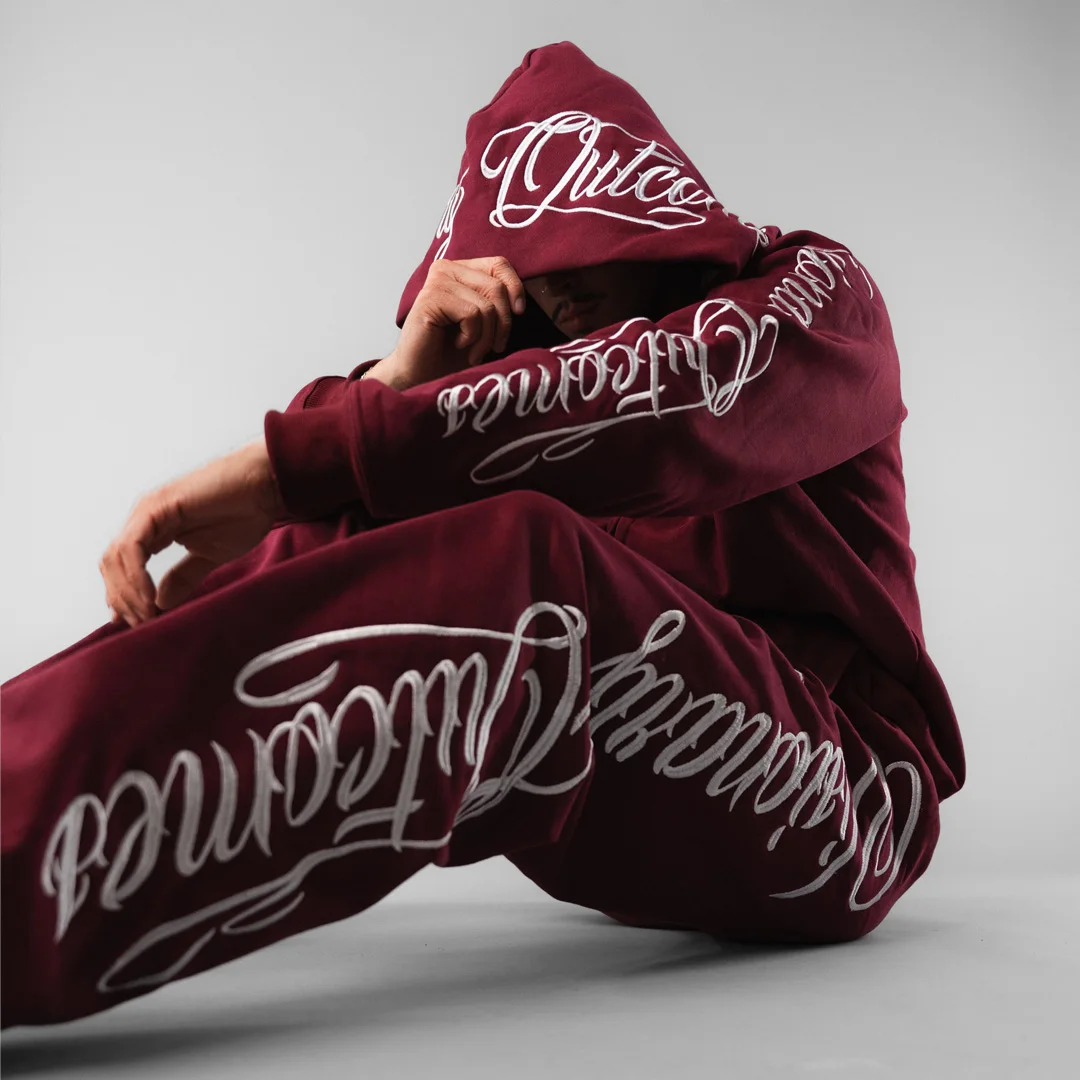 Výrobce streetwearu na zakázku – kvalitní mužský celokusový sportovní oblek s vyšitým motivem, těžký zipový hoodi a trenýrky, dvoudílný komplet