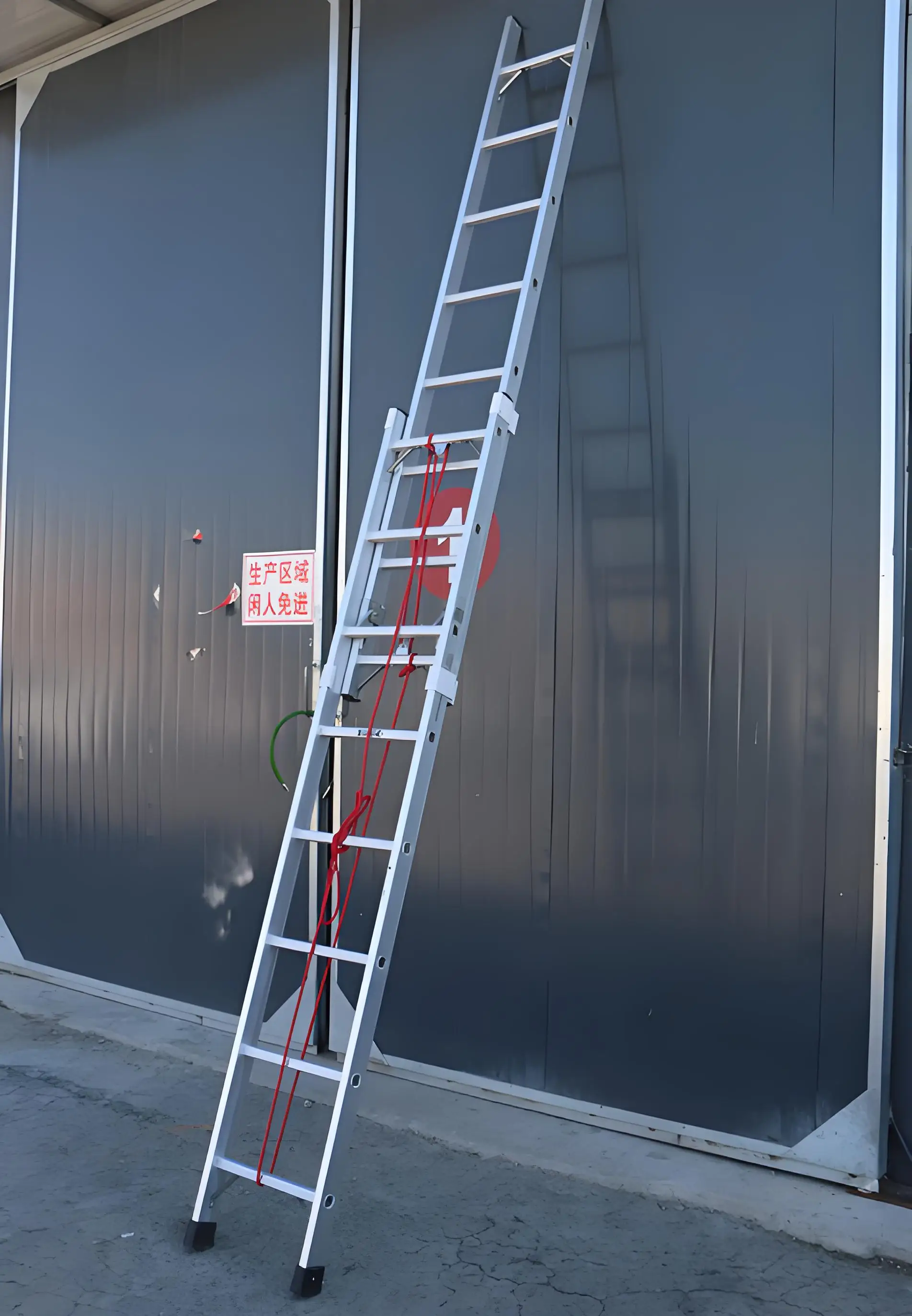 EN131 Compliant 3-Section Step Aluminium Extension Ladder