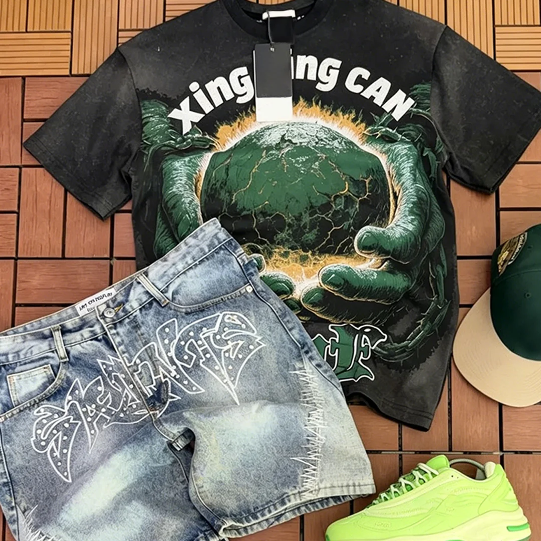 Niestandardowy zestaw męski w stylu vintage streetwear: koszulka + spodenki denimowe z wieloma kieszeniami i frędzlami; możliwość personalizacji nadrukami lub haftem