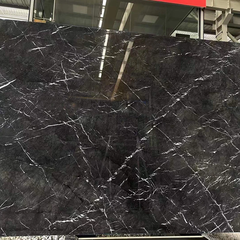 إيطاليا: بلاط رخامي عالي الجودة من رخام غريجيو كارنيكو الرمادي للأرضيات والجدران، بلون رمادي داكن مع عروق بيضاء، ألواح كبيرة للبيع