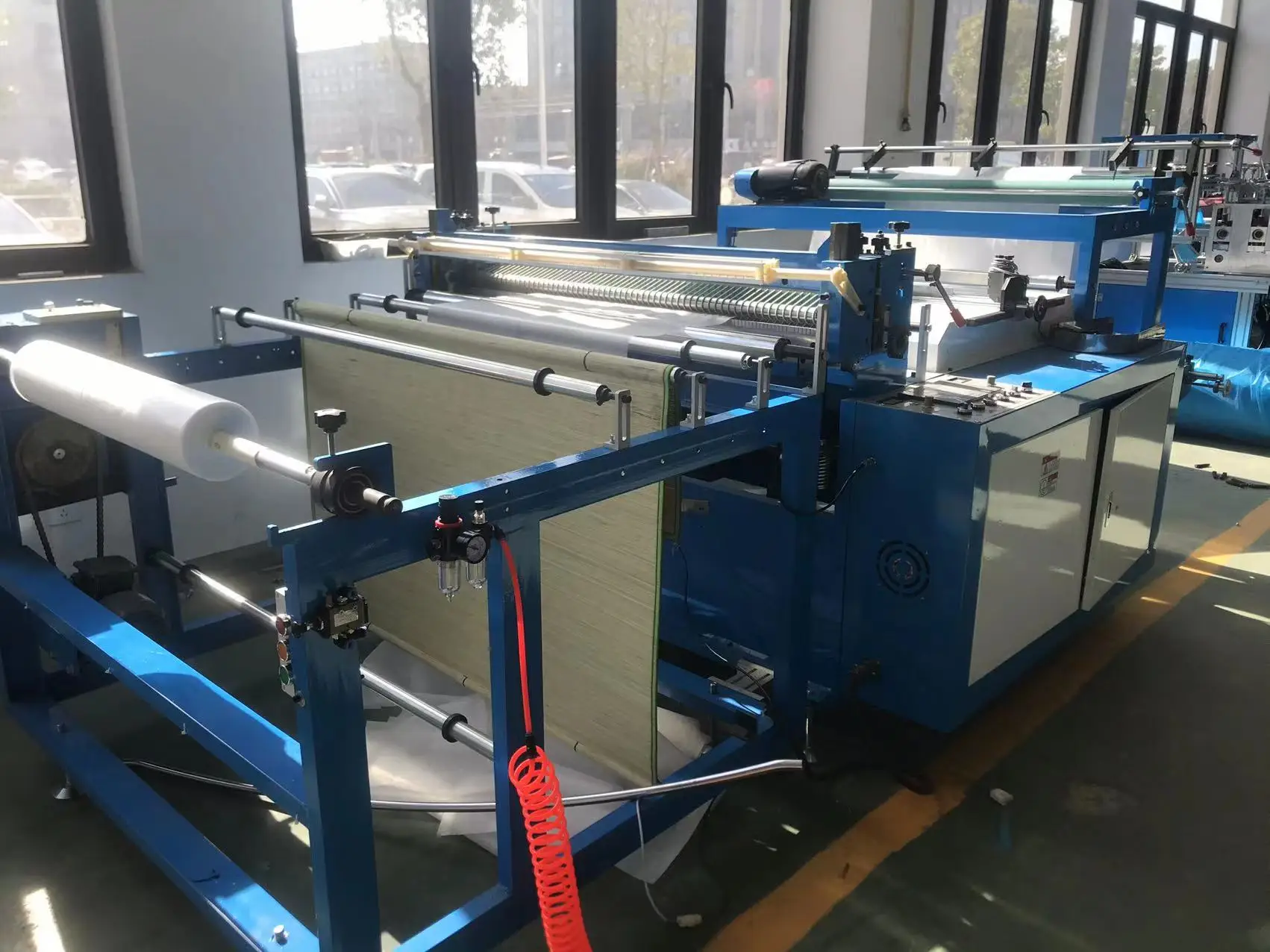 Одноразовые простыни медицинской кровати машина для производства рулонов туалетной бумаги чехол для дивана рулон массажная кровать рулон