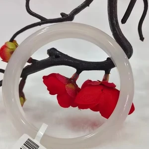 Wholesale Natural Lychee Frozen Agate Bracelet with a Diameter of 57mm Women's Agate Bracelet