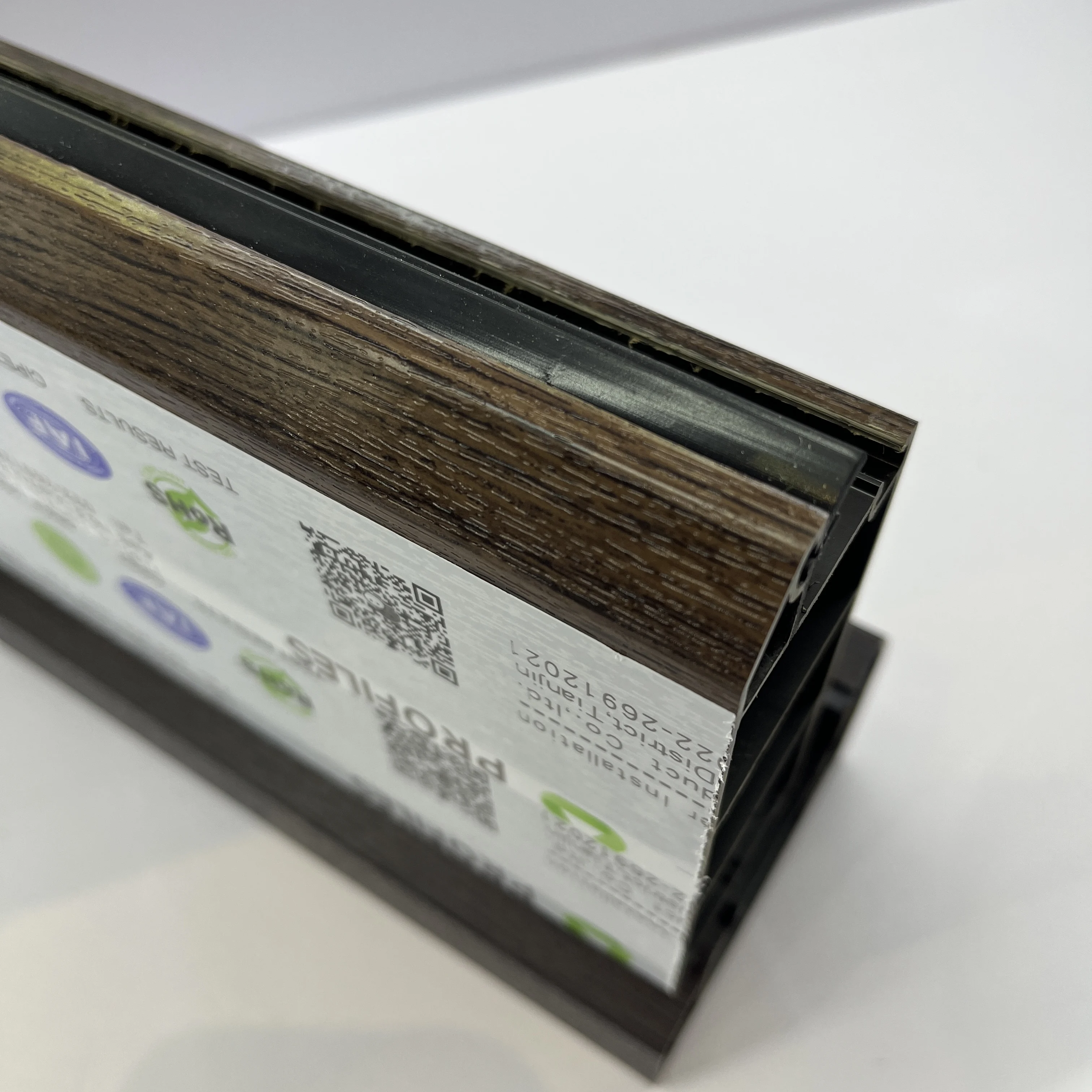 Tonish Decorative PVC Profile Top Cornice Edge Strips Plastic PVC Panel Installation