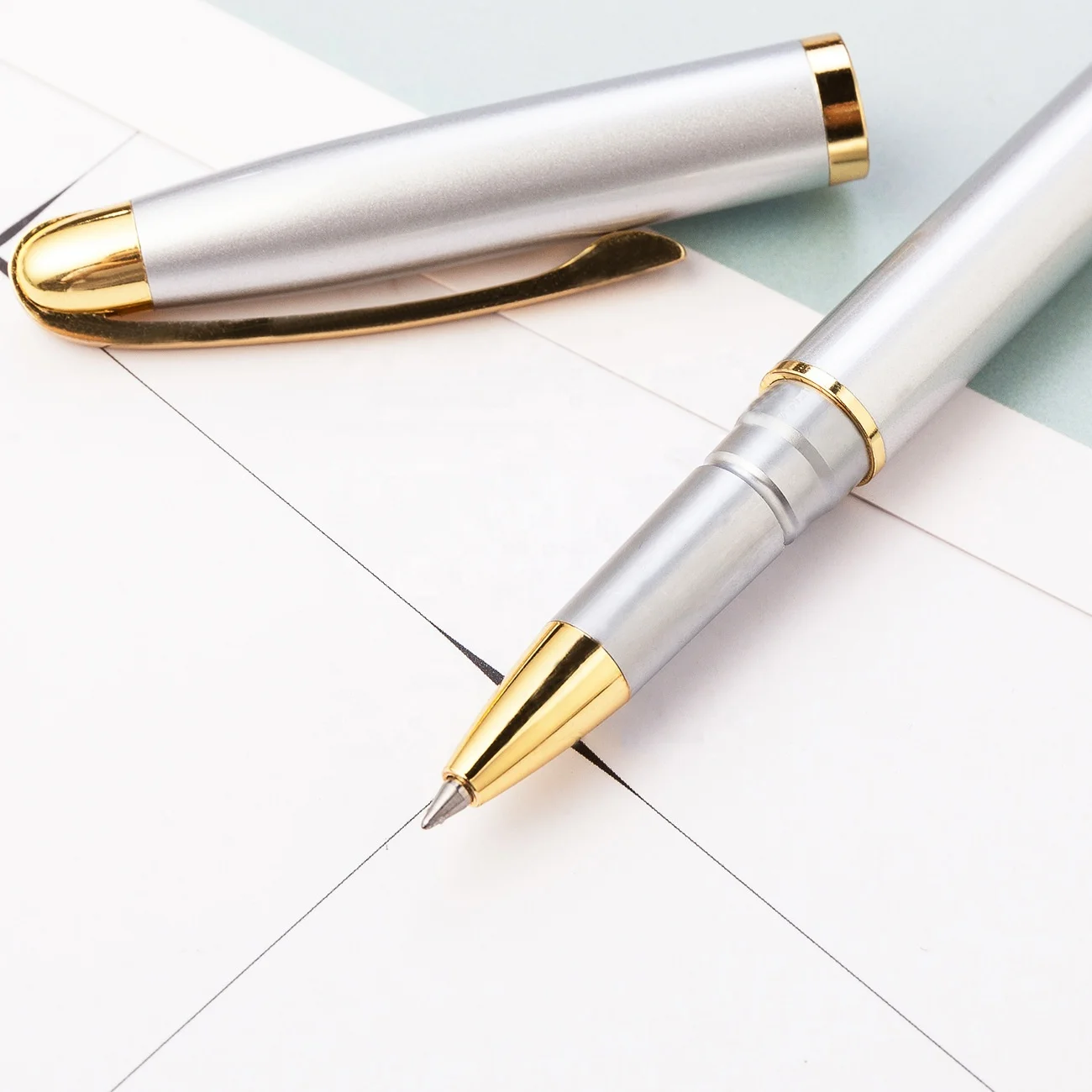 Personalized Black Twisty Gel Pen with Customized Logo 0.5mm Writing Width Metal Material in Stock for Advertising