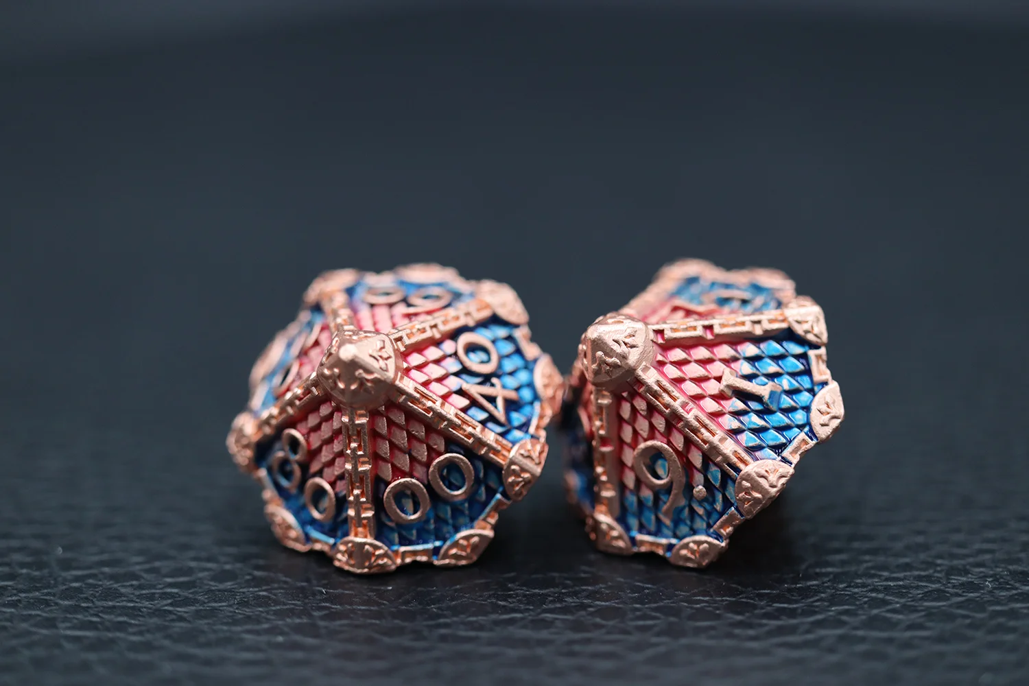 New Design 7 PCS Dragon Scale Metal Dice Set Red & Blue Brass Zinc Alloy for DND Games factory