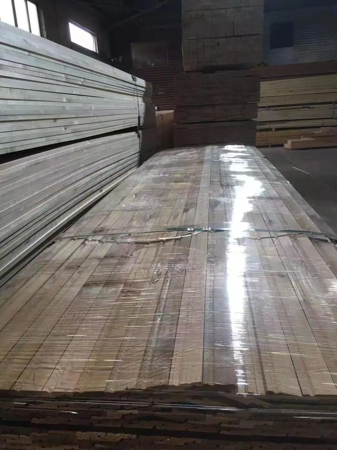 Wholesale Best Quality Construction White Pine Planks Natural Pinewood