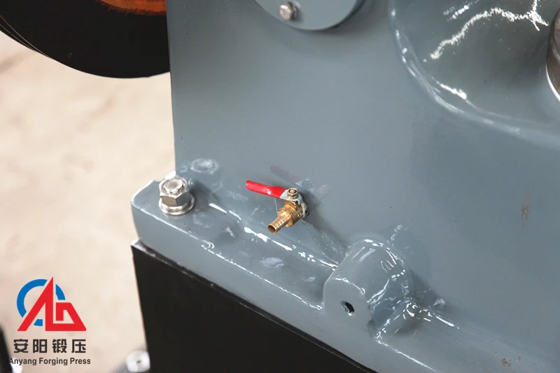 
 Маленький мощный молоток 40 кг мощный кузнечный молоток  