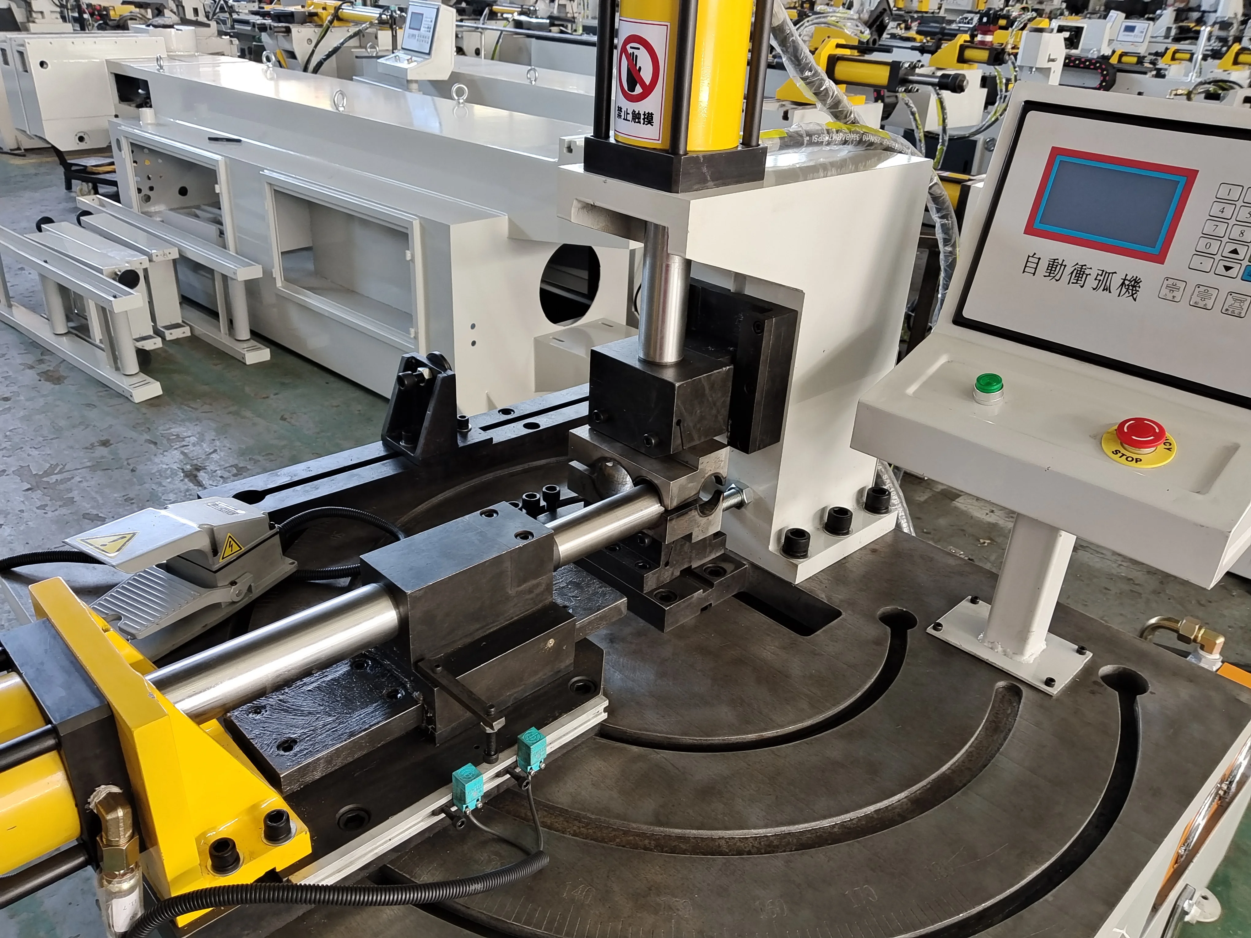Hydraulic Semi-automatic Notching Machine Aluminum Copper Stainless Steel square Tube Pipe Arc Punching Machine