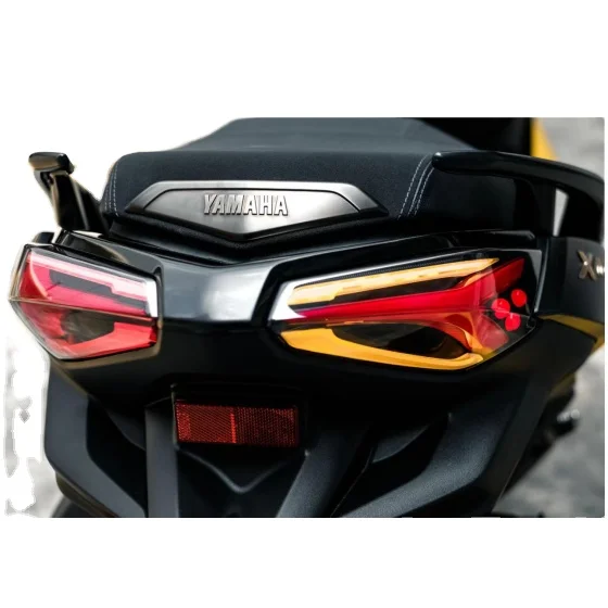 YAMAHA XMAX 250 300 2023用 スモーククリアテールランプカバー