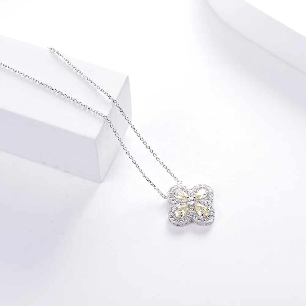 Snowflake Diamond Necklace Clover flower Pendant Fashion Accessories Pendant Simple Clavicle Chain Necklace