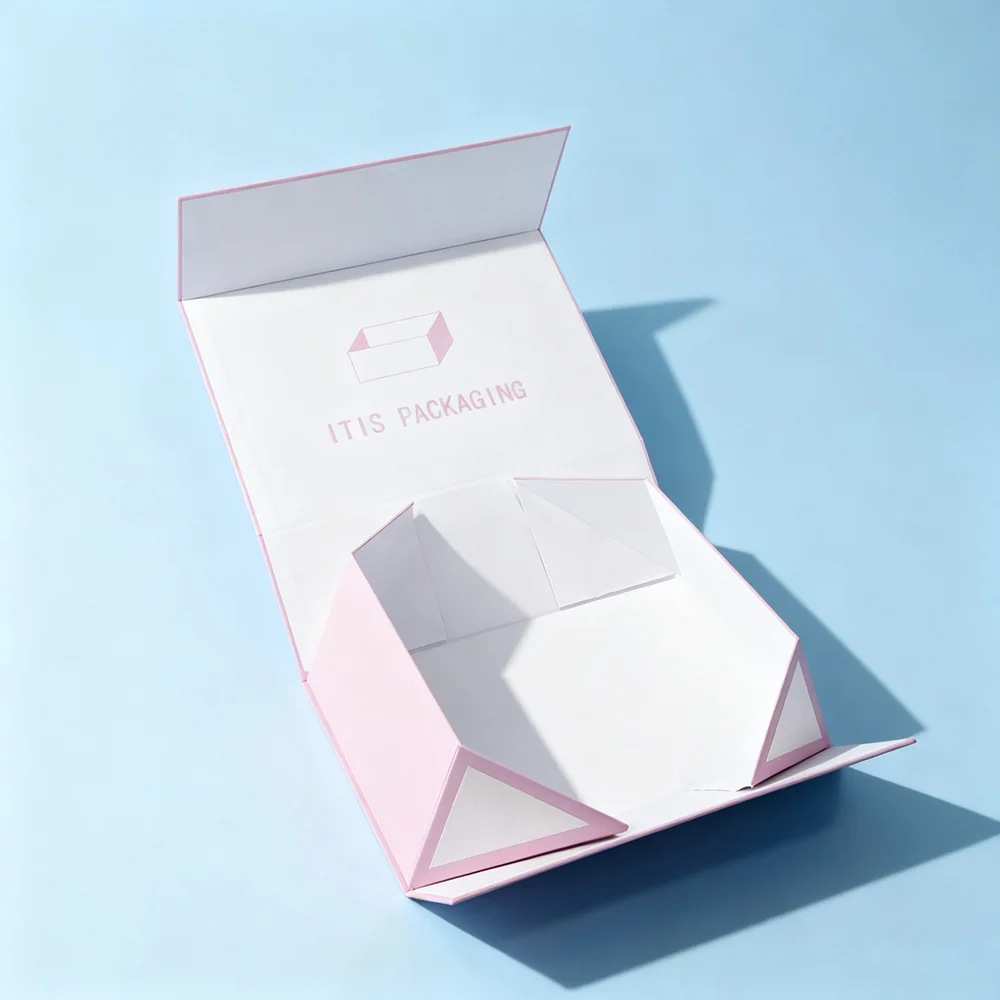 Коробка из переработанной бумаги для одежды — экологичная упаковка для брендов устойчивой моды