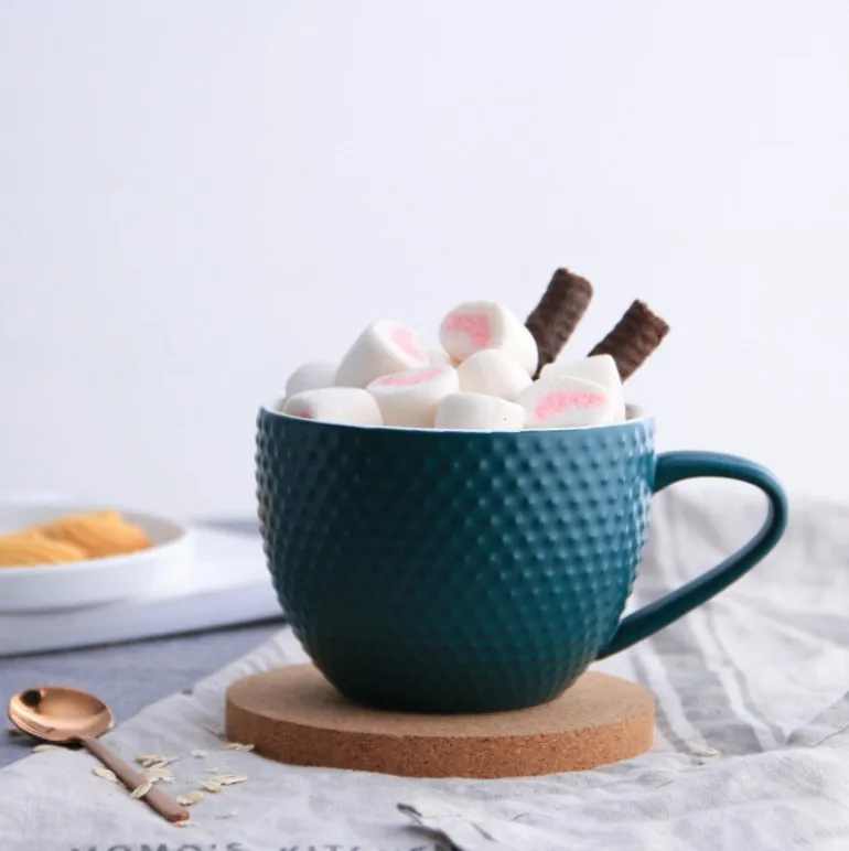 Creative porcelain mug with cork pad