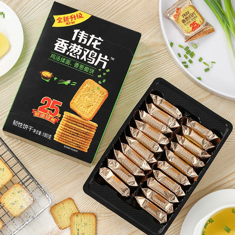 Weilong Crackers Classic Chives Chicken Slices Salty Flavor Cookies Support OEM Factory Outlet Crackers 180g * 1علبة