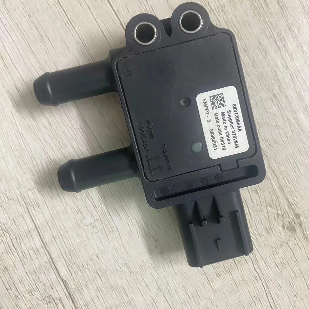 DPF Pressure Sensor 68312096AA For Dodge Ram 2500
