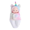 Bambino che dorme con l'unicorno