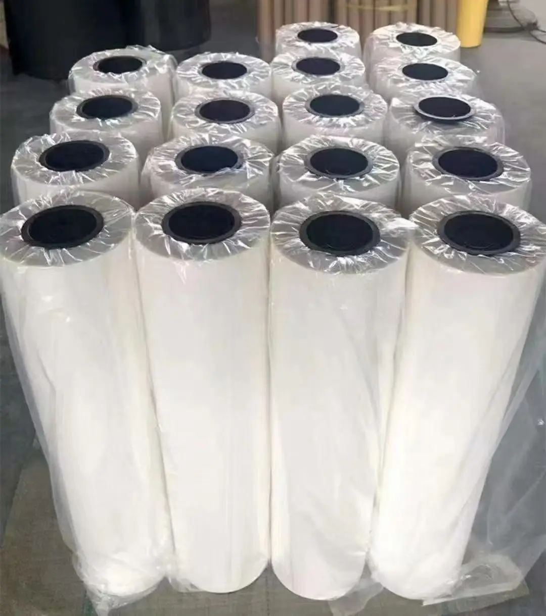 película DTF termosensible de desprendimiento caliente de 30 cm, 33 cm, 42 cm y 60 cm; película DTF de desprendimiento frío en rollo; películas DTF para impresión por transferencia térmica en camisetas
