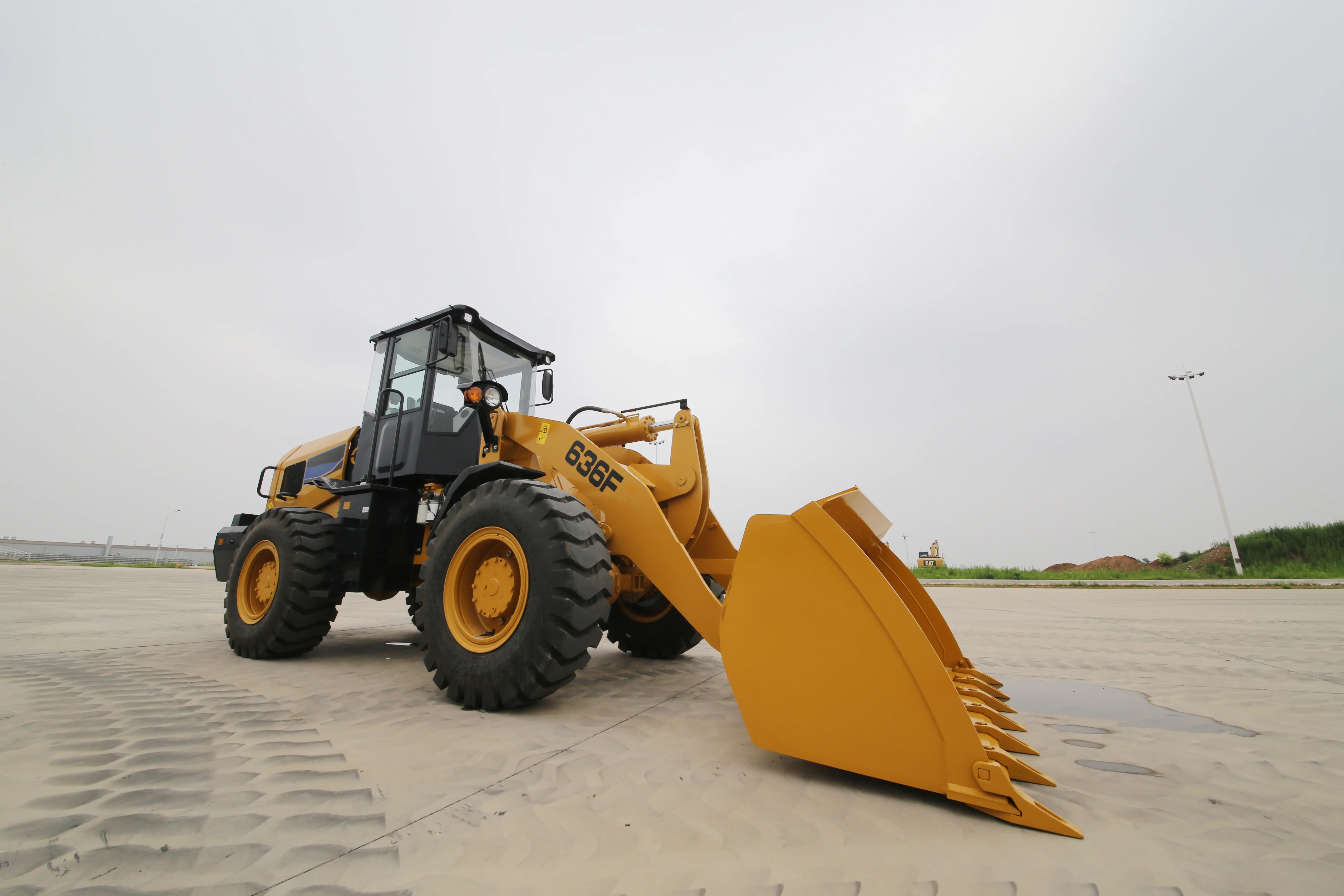3 Ton Wheel Loader SEM636F Front End Loader Price in Uganda