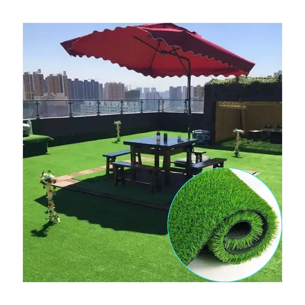 Césped simulado personalizado que ajardina la hierba plástica artificial del patio trasero del césped artificial