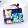 6 fleurs + ours bleu trois couleurs
