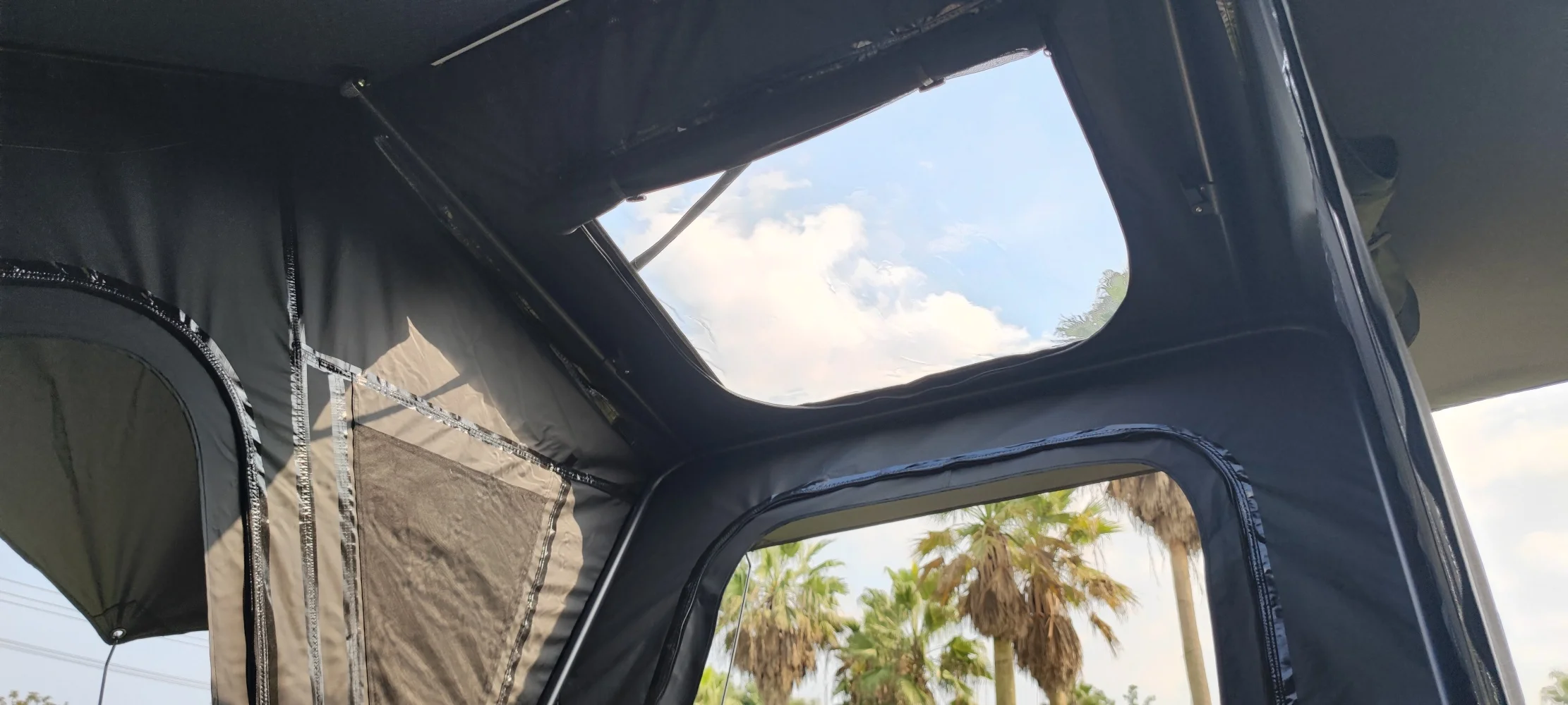 Outdoor Storage 2-3 Person Hard Shell Roof Top Tent with 420D Oxford Fabric and X Hinge Design