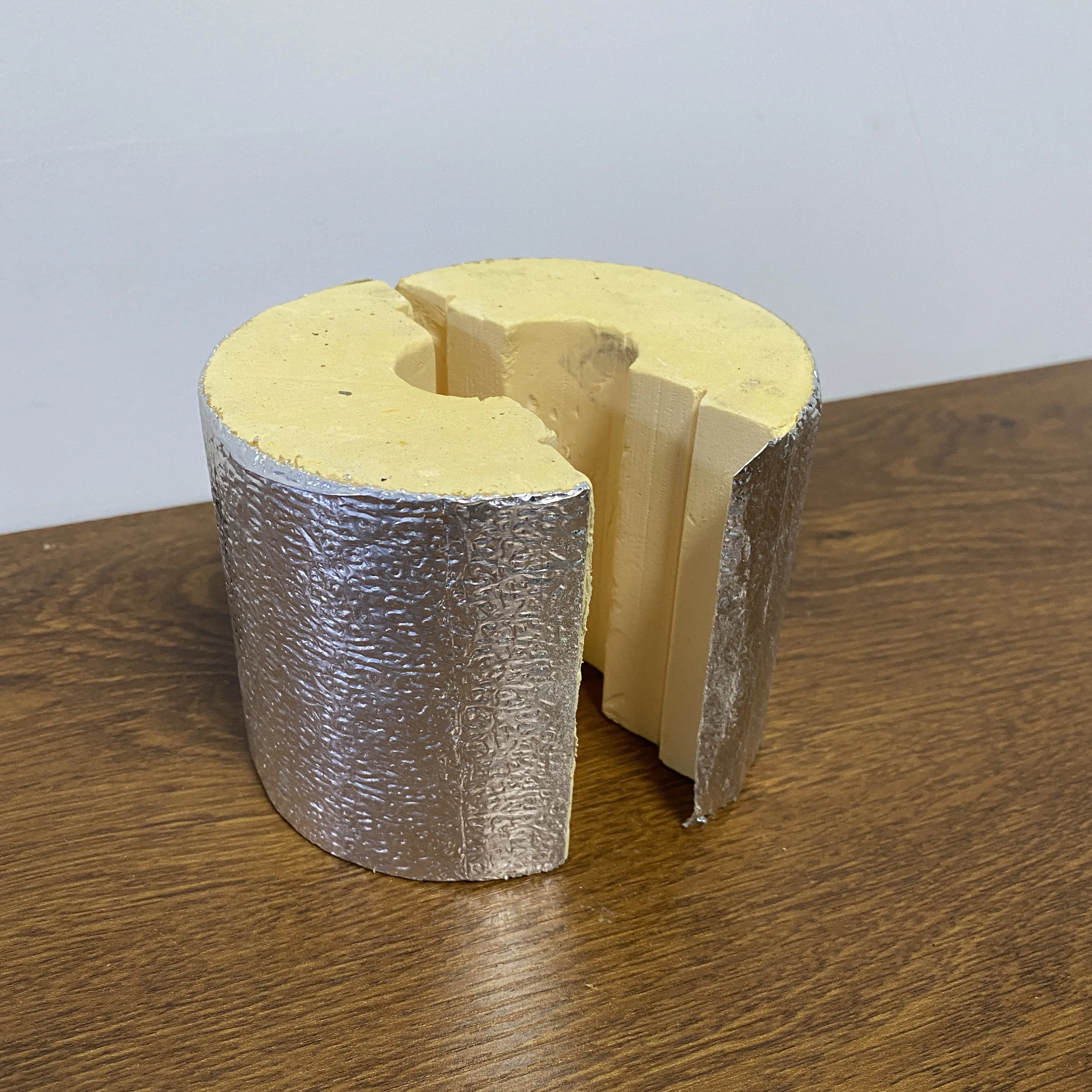 Aluminum Foil Phenolic Foam Composite Insulation Pipe Shell for Chilled Water Pipe Heat Insulation Materials