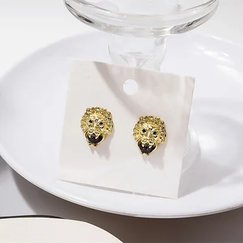 2021 New Exaggerate Fashion Domineering Jewelry Golden Relief Stereoscopic Lion Head Mouth Hold Black Gem Alloy Stud Earrings
