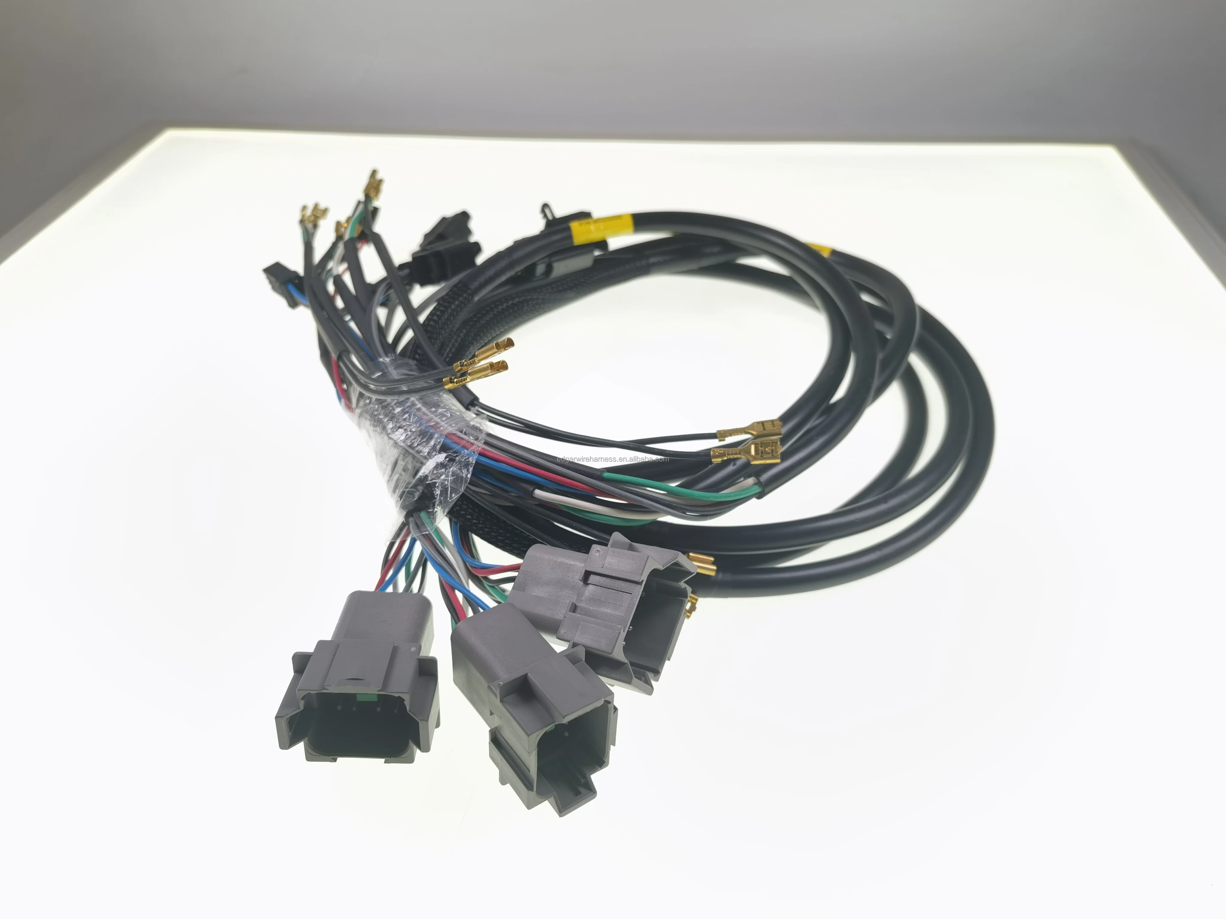 thumbnail image 2 of Right Side Power Heated Mirror For Freightliner Cascadia 2018+ (Passenger Side, Direct Bolt-On) 2 of 6