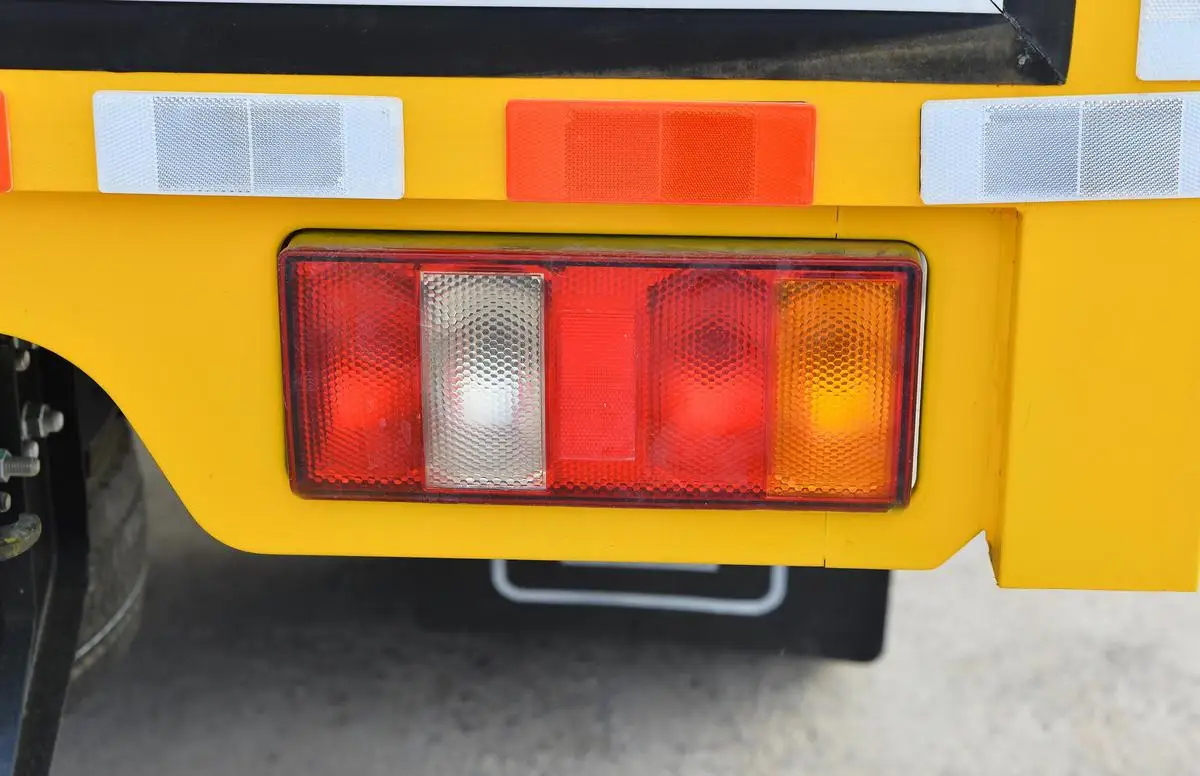 Sinotruck Howo Used 4x2 Cargo Van - Mini Box Truck for Urban Delivery 16