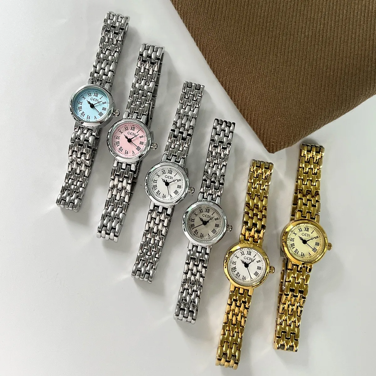 Quartz Women's Watch OM-496234