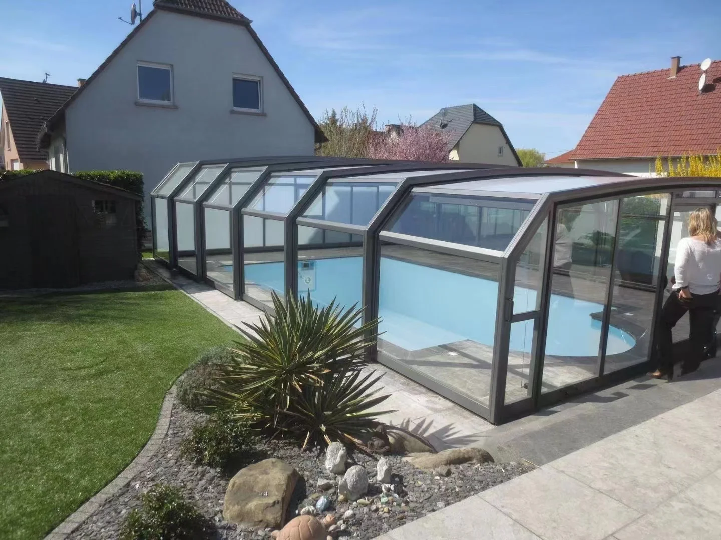 Prefabricated Modern Retractable Triangle Glass Sunroom with Aluminium ...