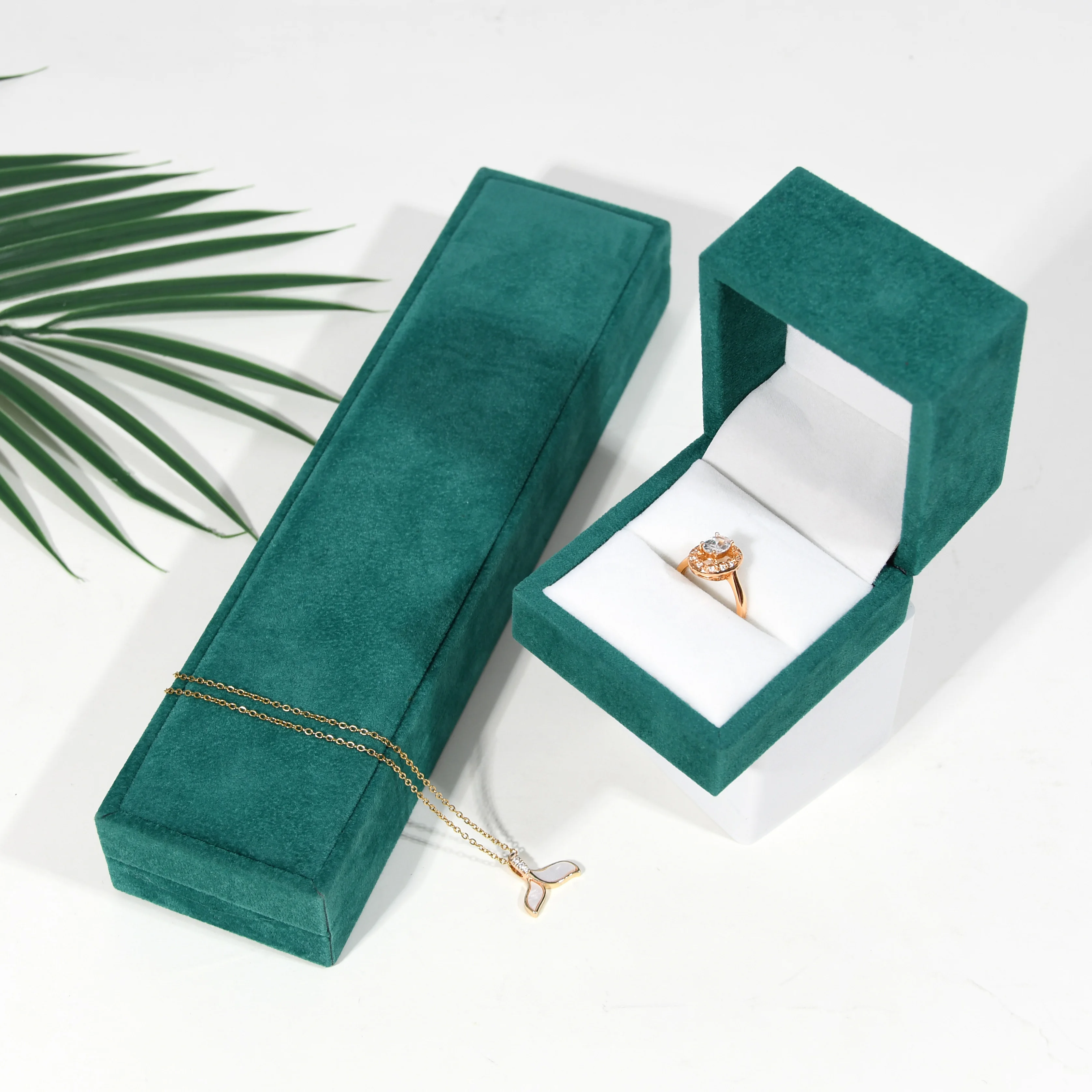 Alibaba.com: Customizable mini jewelry boxes with magnetic closure, LED lighting, and velvet ...