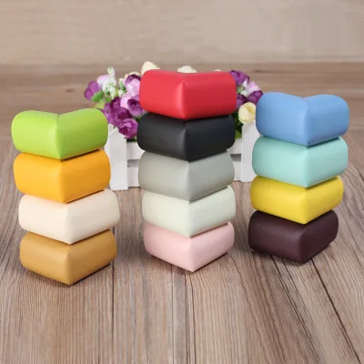 
Детские цветные защитные накладки на углы стола 