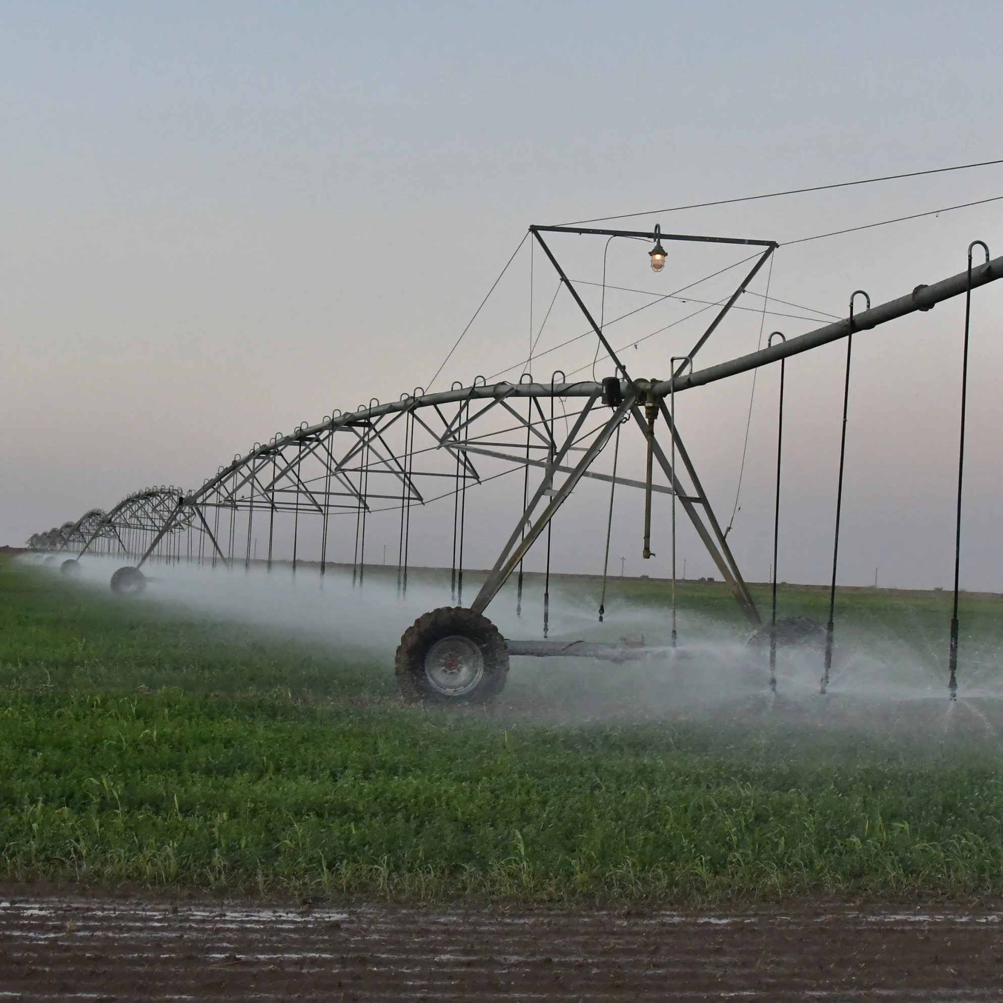 2024 Best Quality Center Pivot Irrigation System with Diesel Engine Used for Large Field